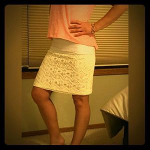 Saks Fifth Avenue Black Label -- Cream Lace Pencil Skirt